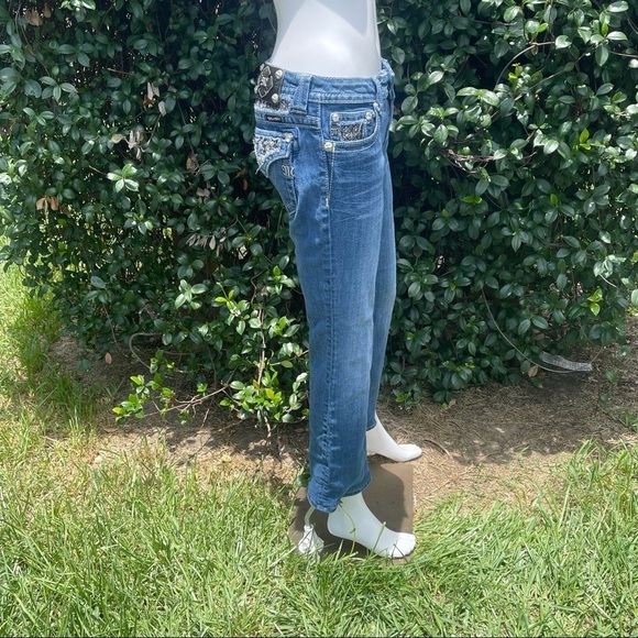 Miss Me Boot Cut Whiskering Factory Faded Low Rise Jeans - Picture 5 of 16